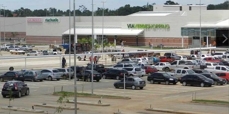 Shopping de Rio Branco lança estacionamento gratuito no horário do almoço