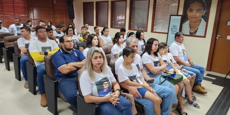 “Quem comercializa isso deveria ser preso”, diz pai de Fernando Junior na Aleac após lei que proíbe venda e uso de cerol ser aprovada