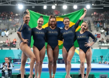Brasil é prata na disputa por equipes na ginástica artística feminina