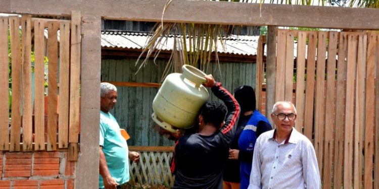 Programa Recomeço: após um mês de pausa, Prefeitura de Rio Branco retoma entrega dos utensílios