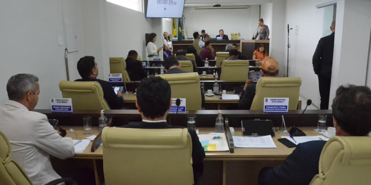 Câmara dos Vereadores de Rio Branco aprova subsídio de R$ 11 milhões para Ricco Transportes