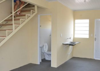 Menos de um mês após entrega, casas doadas pela Prefeitura de Rio Branco são colocadas à venda