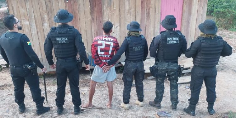 Suspeito de matar namorada com golpes de terçado no pescoço é preso no interior do Acre