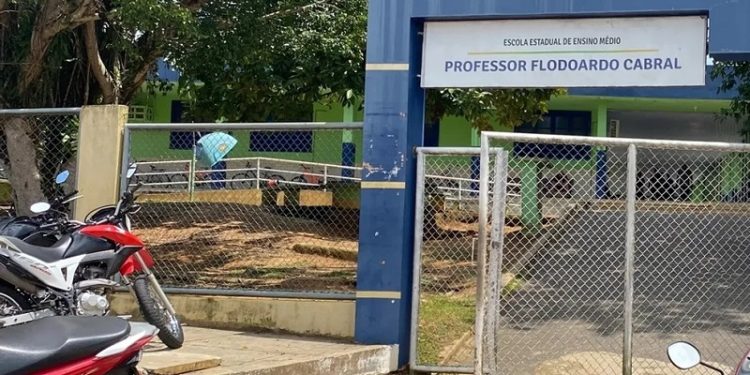 Professor filmado em ato sexual com aluno de 15 anos é afastado do cargo em Cruzeiro do Sul