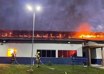 Fogo consome 50% de prédio da Secretaria de Segurança Pública, em Rio Branco