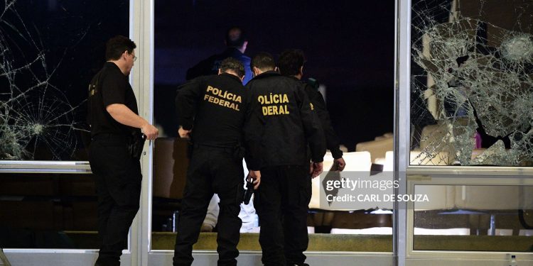 Operação envolvendo 40 policiais federais desarticula esquema de corrupção no Acre