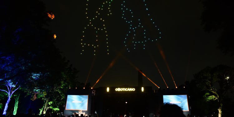 Jakelyne Oliveira e Mariano, Mari Palma, Jeniffer Nascimento e Jean Amorim marcaram presença e celebraram a chegada de Seja Um Amor Presente, campanha de Natal do Boticário