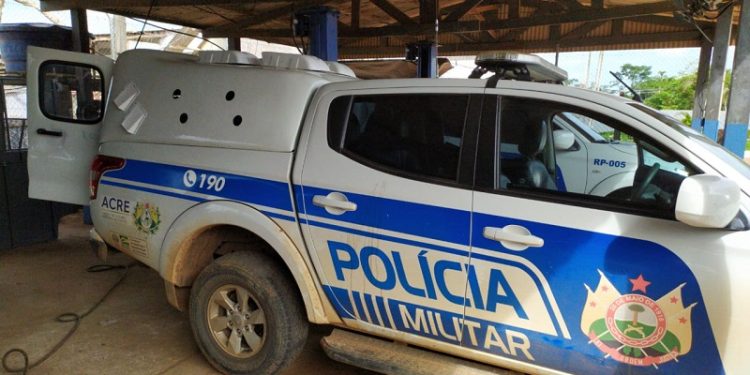 Dupla é presa suspeita de realizar segurança ilegal no calçadão de Rio Branco a mando de facção criminosa