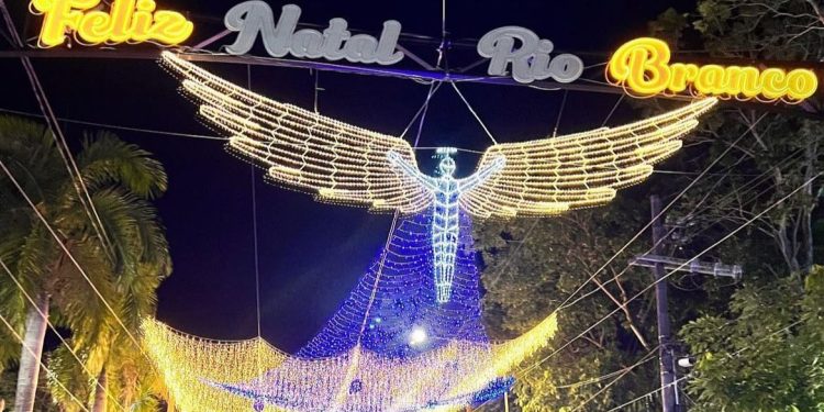 Acender das luzes de Natal vai ocorrer neste sábado na Praça da Revolução, em Rio Branco