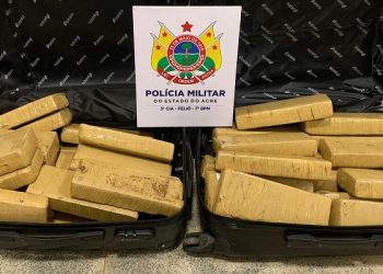 Cerca de 24 kg de maconha são encontrados dentro de malas pela PM no interior do Acre
