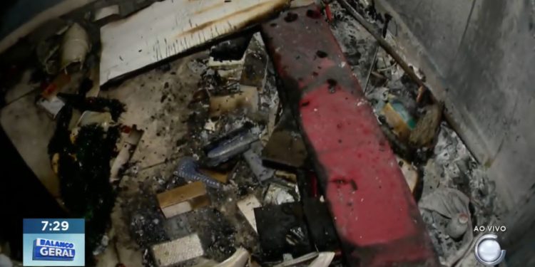 Incêndio atinge loja de celulares que fica dentro do Aquiri Shopping; prejuízo de mais de R$ 30 mil