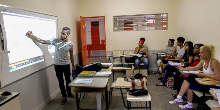 Brasília (DF) 28/11/2023 – Estudantes do ensino médio terão poupança para permanecer na escola Foto: Joel Rodrigues/Agência Brasília© Joel Rodrigues/Agência Brasíli