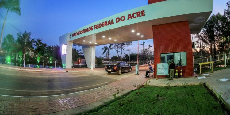 Ufac anuncia edital com 50 vagas para curso de Pós-Graduação em Filosofia