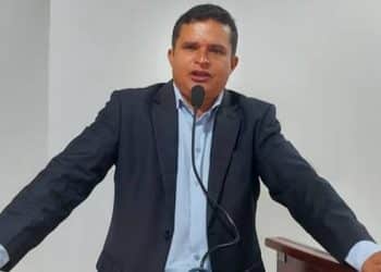 Após quase oito anos do crime, vereador é preso dentro da Câmara por estupro de vulnerável em Epitaciolândia