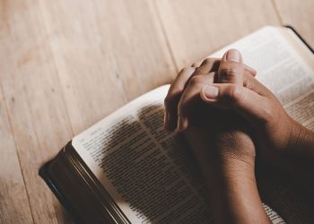 Prefeitura de Rio Branco sanciona lei que declara a Bíblia Sagrada como patrimônio cultural do município