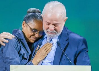 “Tenho no meu governo uma pessoa da floresta”, diz Lula ao quebrar protocolo e ceder fala para Marina na COP-28