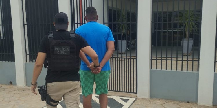 No Acre, homem é preso acusado de tentativa de estupro contra enteada de 14 anos