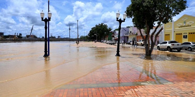 Rio Acre registra queda de quase sete metros em 10 dias; oscilação preocupa Defesa Civil de Rio Branco