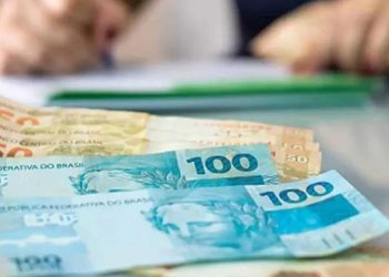 Pé-de-Meia: alunos de baixa renda do ensino médio devem receber R$ 2 mil por ano