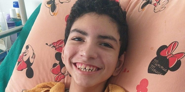 Mãe de aluno com paralisia cerebral diz que escola de Rio Branco esqueceu de chamar o filho para formatura