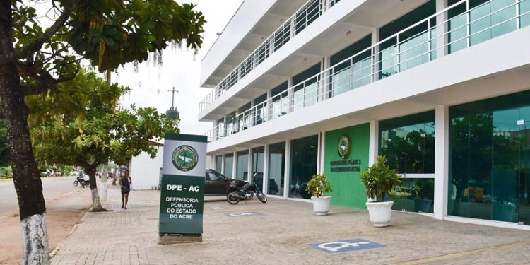 Defensoria Pública do Acre lança concurso público com 11 vagas para defensora e defensor público