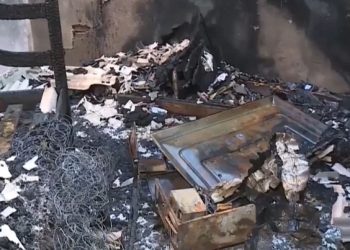 Mulher tem casa incendiada pelo ex-companheiro e pede ajuda: ‘Não está sendo fácil’