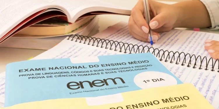MEC anuncia que alunos do 3º ano vão receber incentivo financeiro para fazer Enem