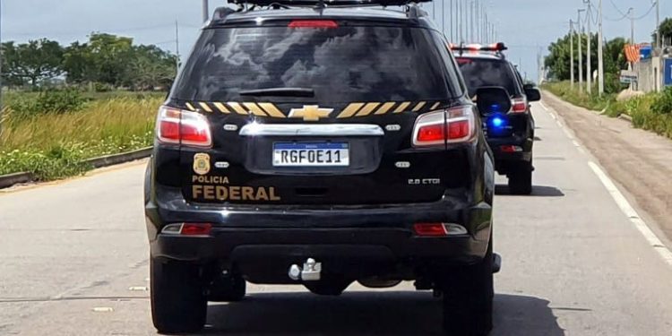 Polícia Federal realiza operação com 13 mandados para investigar corrupção na Prefeitura de Cruzeiro do Sul