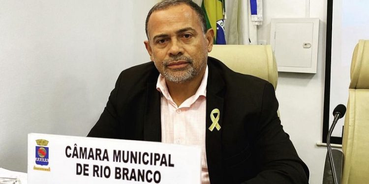 Vereador de Rio Branco viaja com dois assessores para capacitação em Fortaleza; R$ 5 mil em diárias