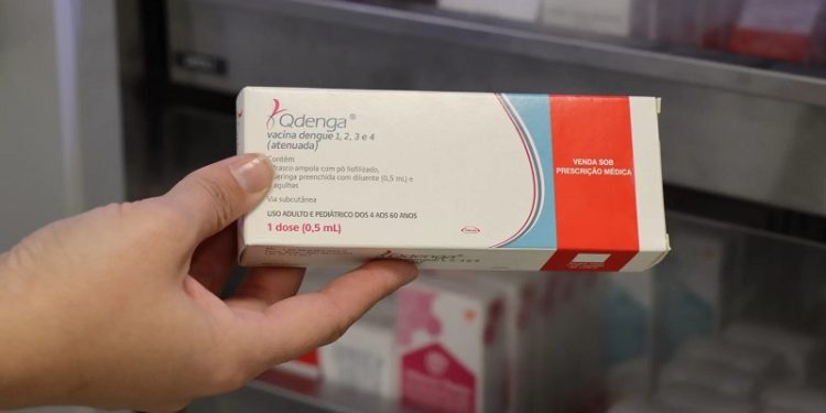 Qdenga: mais de 700 mil doses da vacina contra dengue chegam ao Brasil pelo SUS
