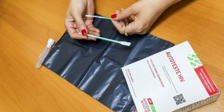 Secretaria de Saúde do Acre distribui autotestes de HIV para aumentar autonomia da população