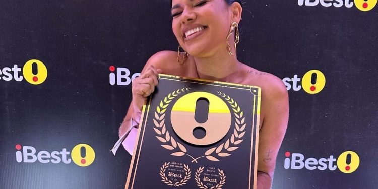 Jéssica Ingride vence prêmio de melhor influenciadora do Acre realizado em São Paulo
