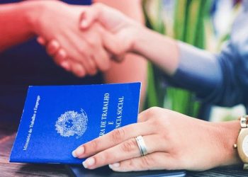 Congresso discute diminuir carga horária de trabalho no Brasil, que está acima da média mundial