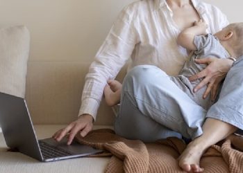 Projeto de lei prevê garantia de ensino remoto a estudantes gestantes, lactentes e adotantes