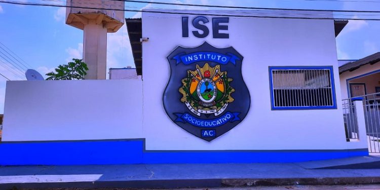 ‘Nem cachorro come’, diz mãe em denúncia sobre alimentação servida pelo ISE em Rio Branco