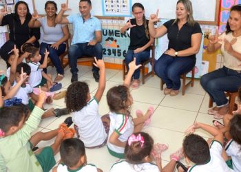 Gladson determina que ensino de Libras seja incluso como tema transversal nas escolas estaduais do Acre
