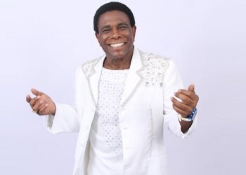 Hora da despedida: Neguinho da Beija-Flor se apresenta no encerramento do Carnaval da Família