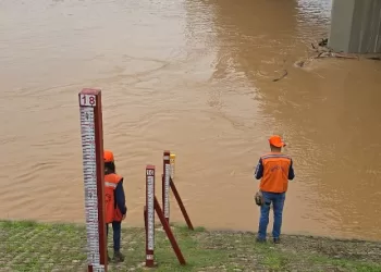 Nível do Rio Acre ultrapassa cota de alerta após registrar 13,67 metros na terceira medição desta sexta-feira