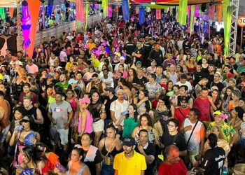 Carnaval não é feriado nacional, e trabalhador depende de dispensa do patrão para folgar