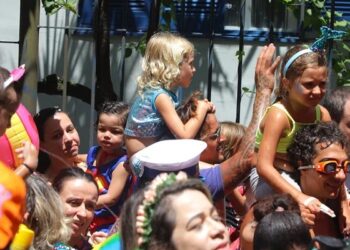 Juizado da Infância do Acre alerta sobre permanência de crianças no Carnaval; veja