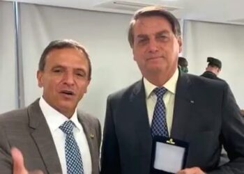 “Homem de mãos limpas”, diz Marcio Bittar em apoio ao ex-presidente após operação da Polícia Federal