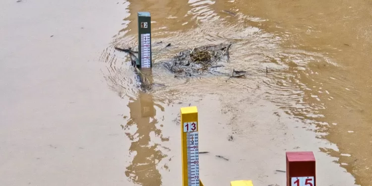 Rio Acre se aproxima da cota de alerta com 13,18m; nove famílias estão desabrigadas em RB