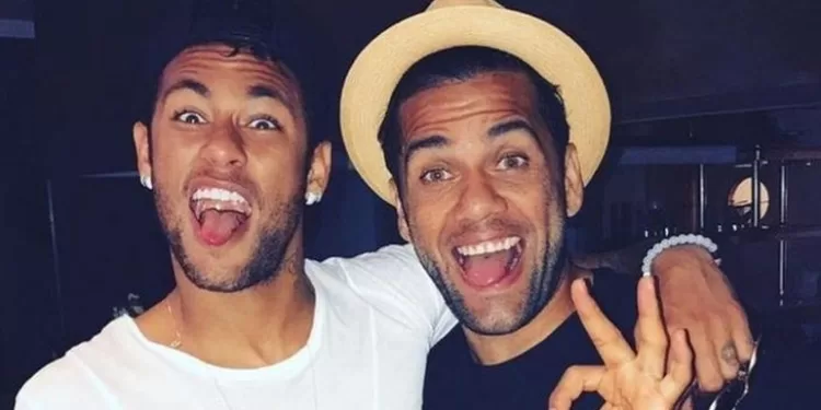 Dinheiro de Neymar pode tirar Daniel Alves da cadeia. Para que jogador, condenado por estupro, cumpra prisão domiciliar