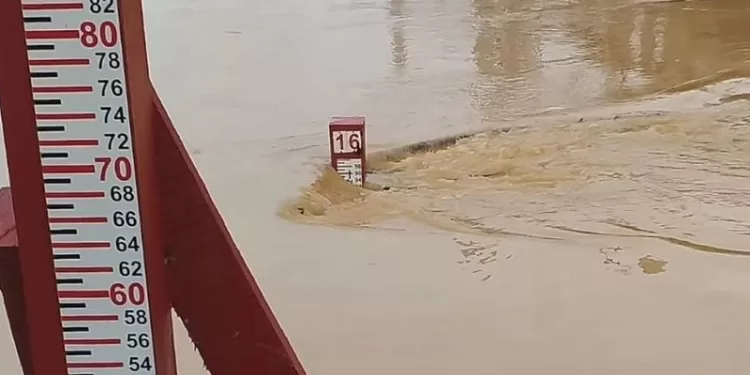 Na capital, mais de 14 mil pessoas já são atingidas pela enchente; Rio Acre registra 16m