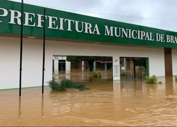 Brasiléia supera marca de 2015 e enfrenta maior cheia da história com 15,56 metros; mais de 13 mil pessoas atingidas