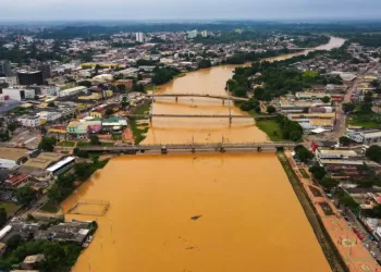 Defesa Civil prevê que Rio Branco chegue aos 17 metros; cerca de 75 mil pessoas vão precisar de assistência