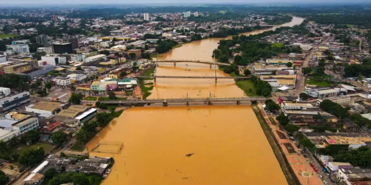 Defesa Civil prevê que Rio Branco chegue aos 17 metros; cerca de 75 mil pessoas vão precisar de assistência