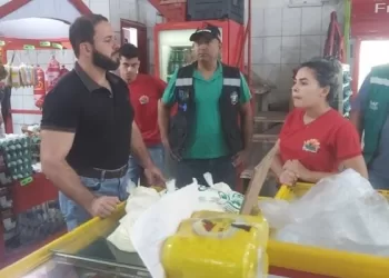 Operação conjunta apreende mais de 60 leites impróprios para consumo em estabelecimentos comerciais em Tarauacá