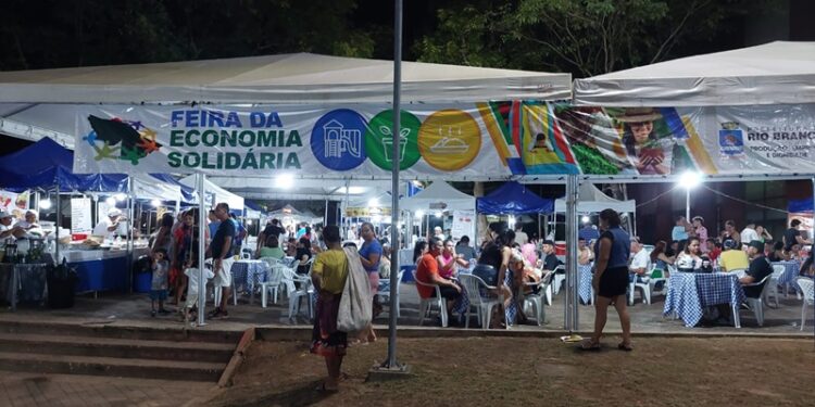 Comidas típicas e artesanato movimentam Feira da Economia Solidária no Carnaval de Rio Branco