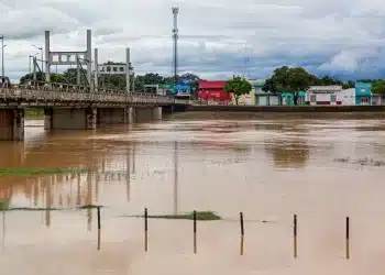 Com sinais de vazante no interior, nível do Rio Acre chega a 17 metros em Rio Branco
